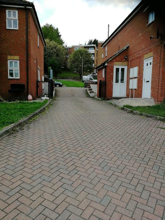 Metrolets 2 Daire Luton  Dış mekan fotoğraf